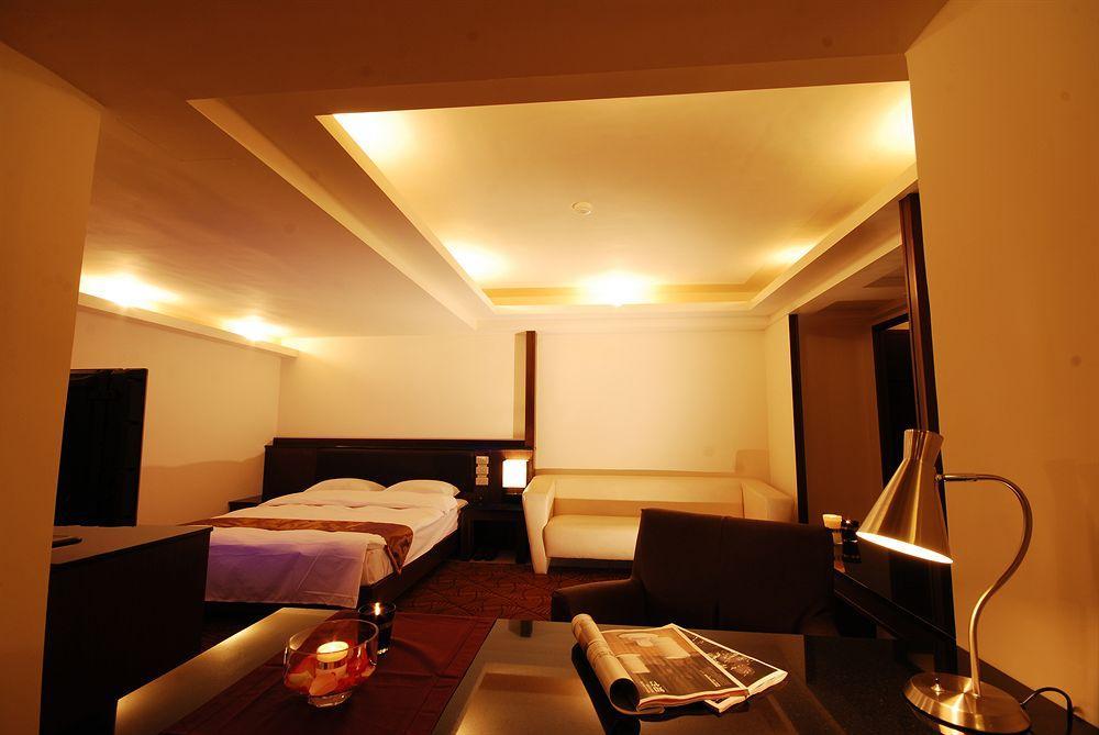 The Enterpriser Hotel Taichung Exterior photo