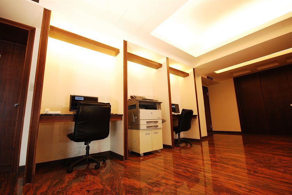 The Enterpriser Hotel Taichung Exterior photo