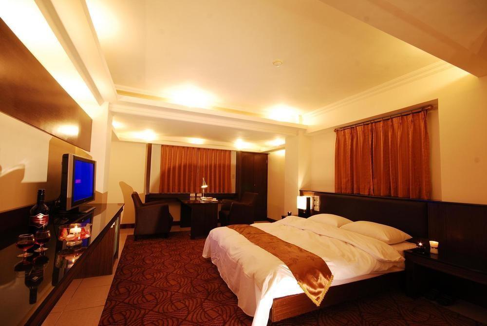 The Enterpriser Hotel Taichung Exterior photo