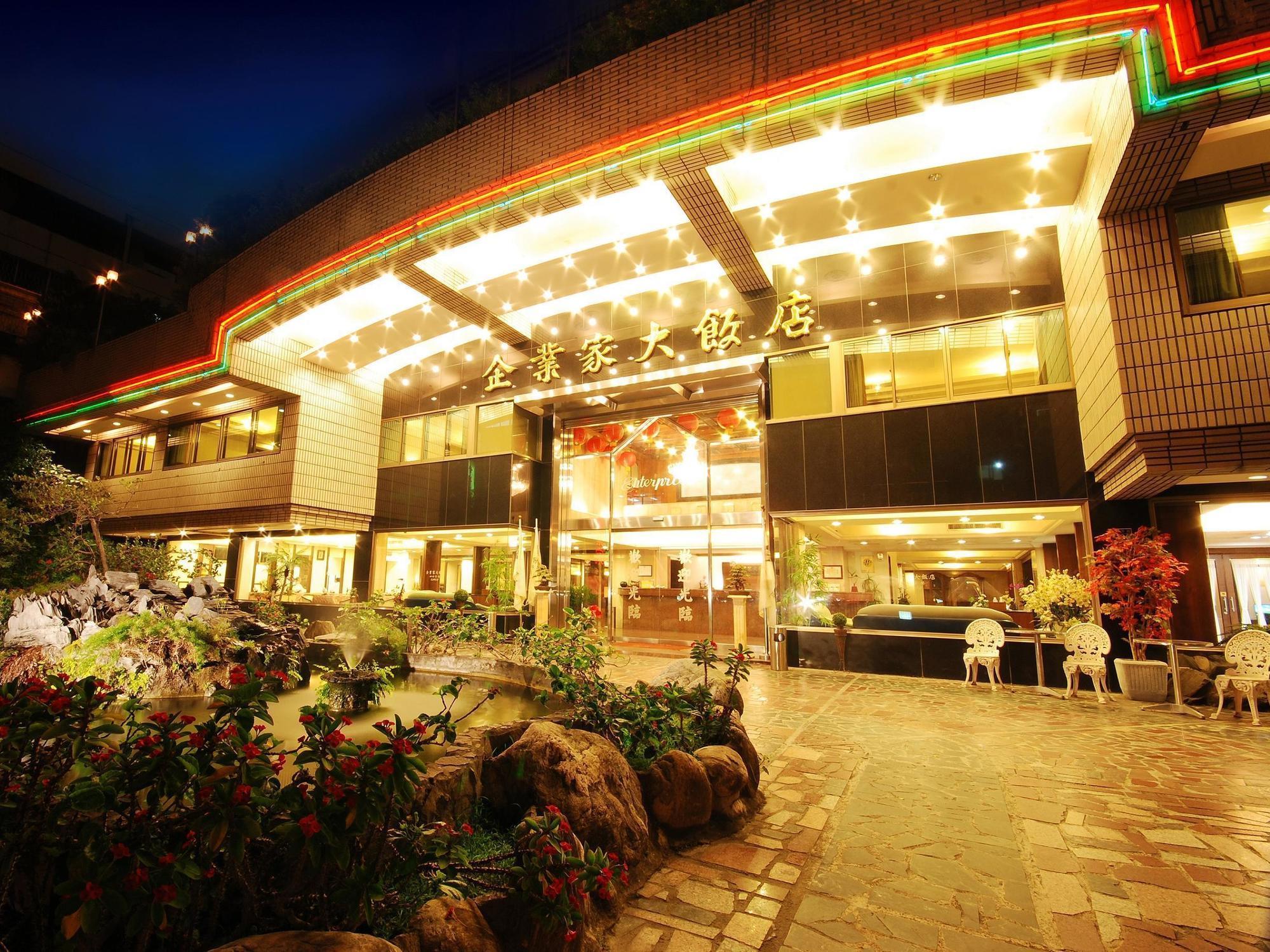 The Enterpriser Hotel Taichung Exterior photo