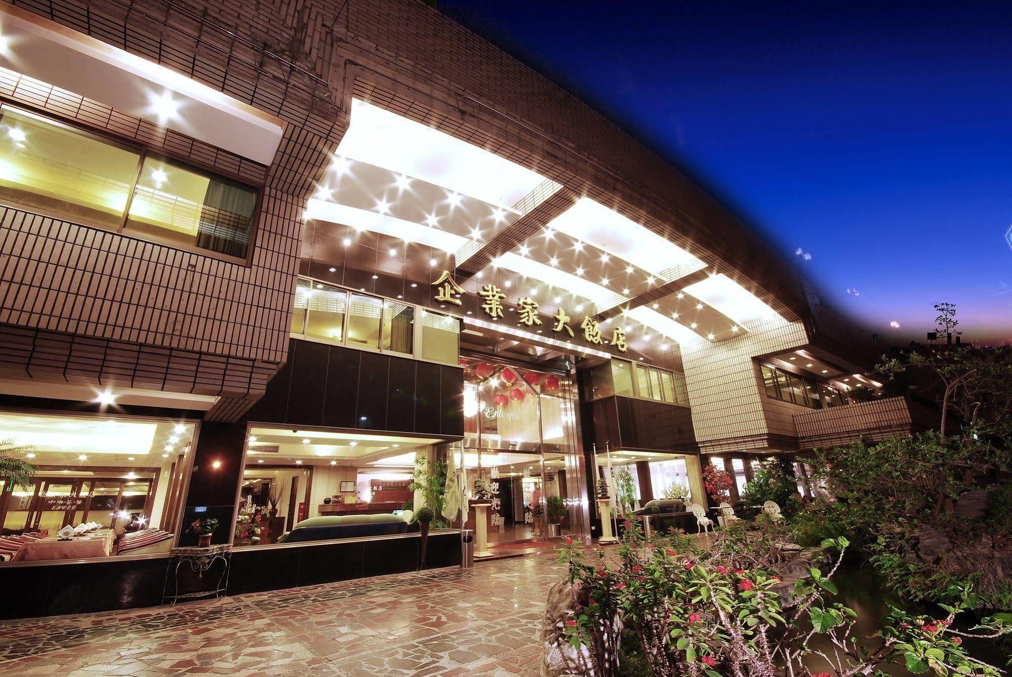 The Enterpriser Hotel Taichung Exterior photo