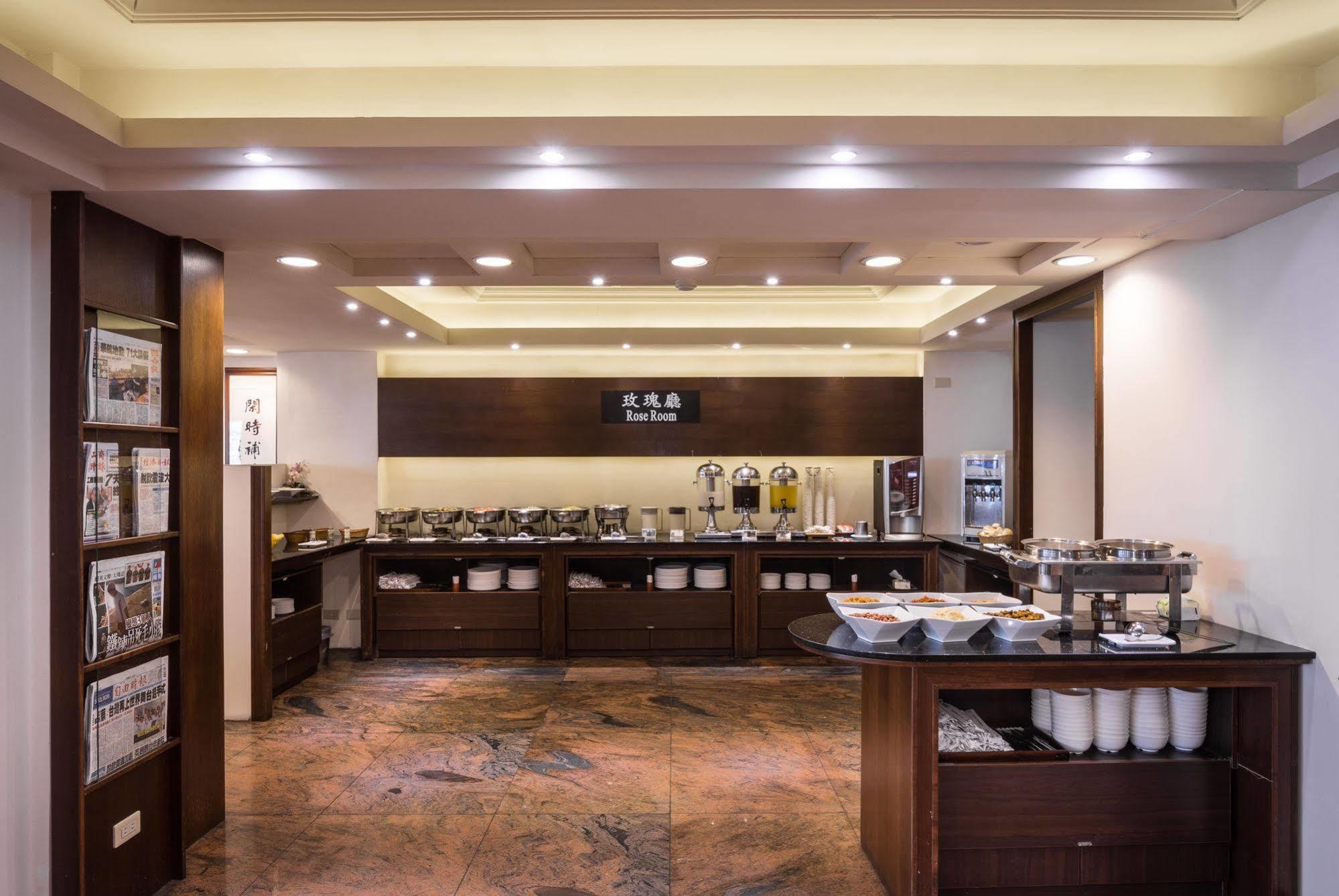 The Enterpriser Hotel Taichung Exterior photo