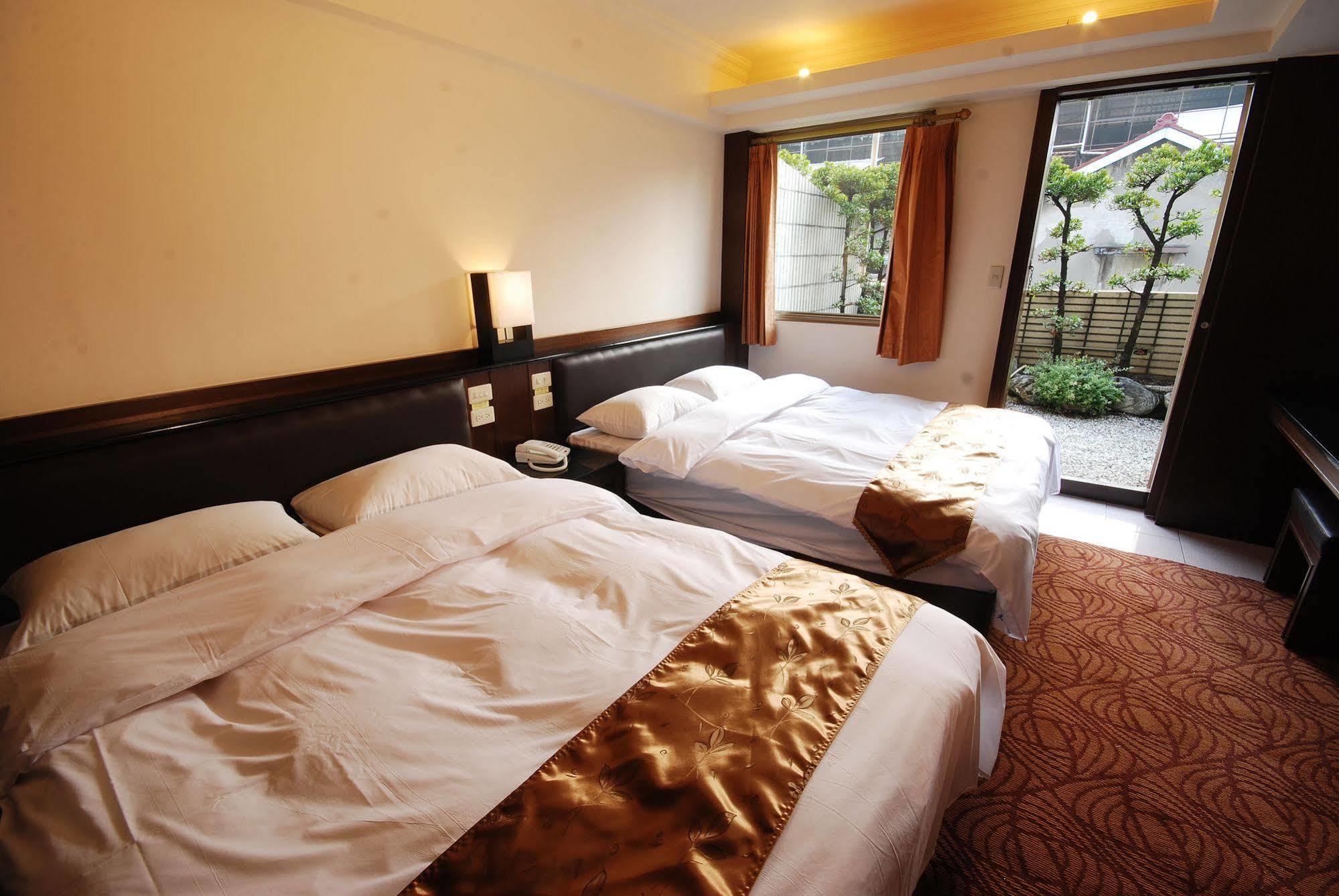 The Enterpriser Hotel Taichung Exterior photo