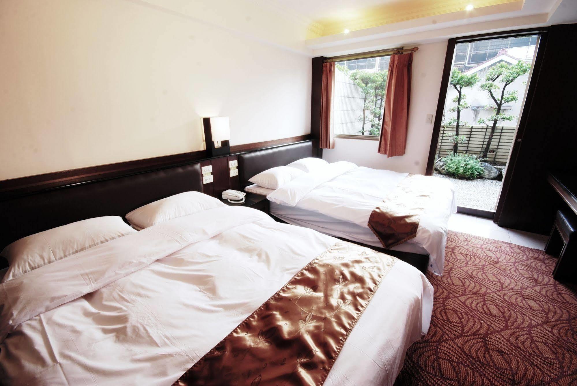 The Enterpriser Hotel Taichung Exterior photo