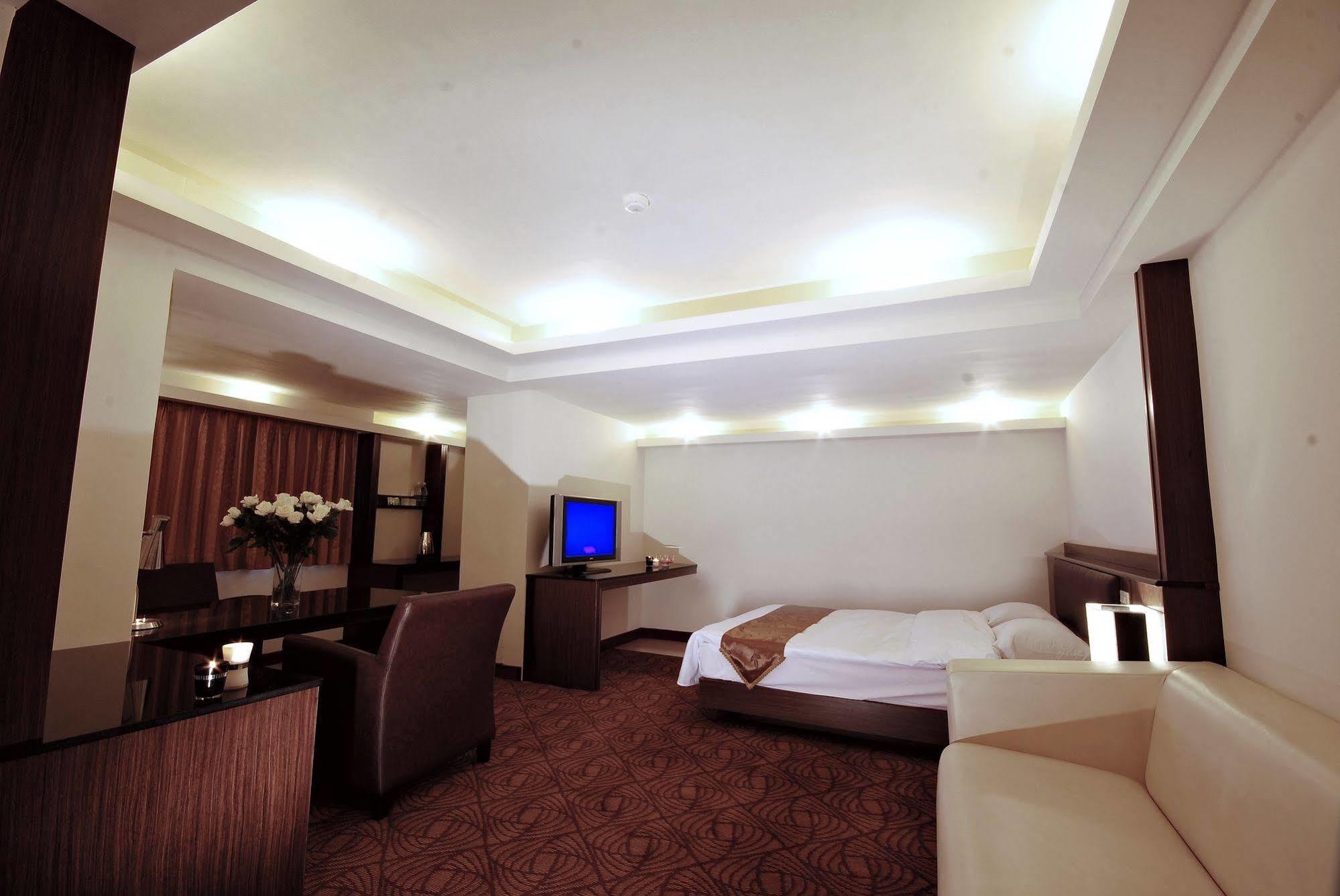 The Enterpriser Hotel Taichung Exterior photo