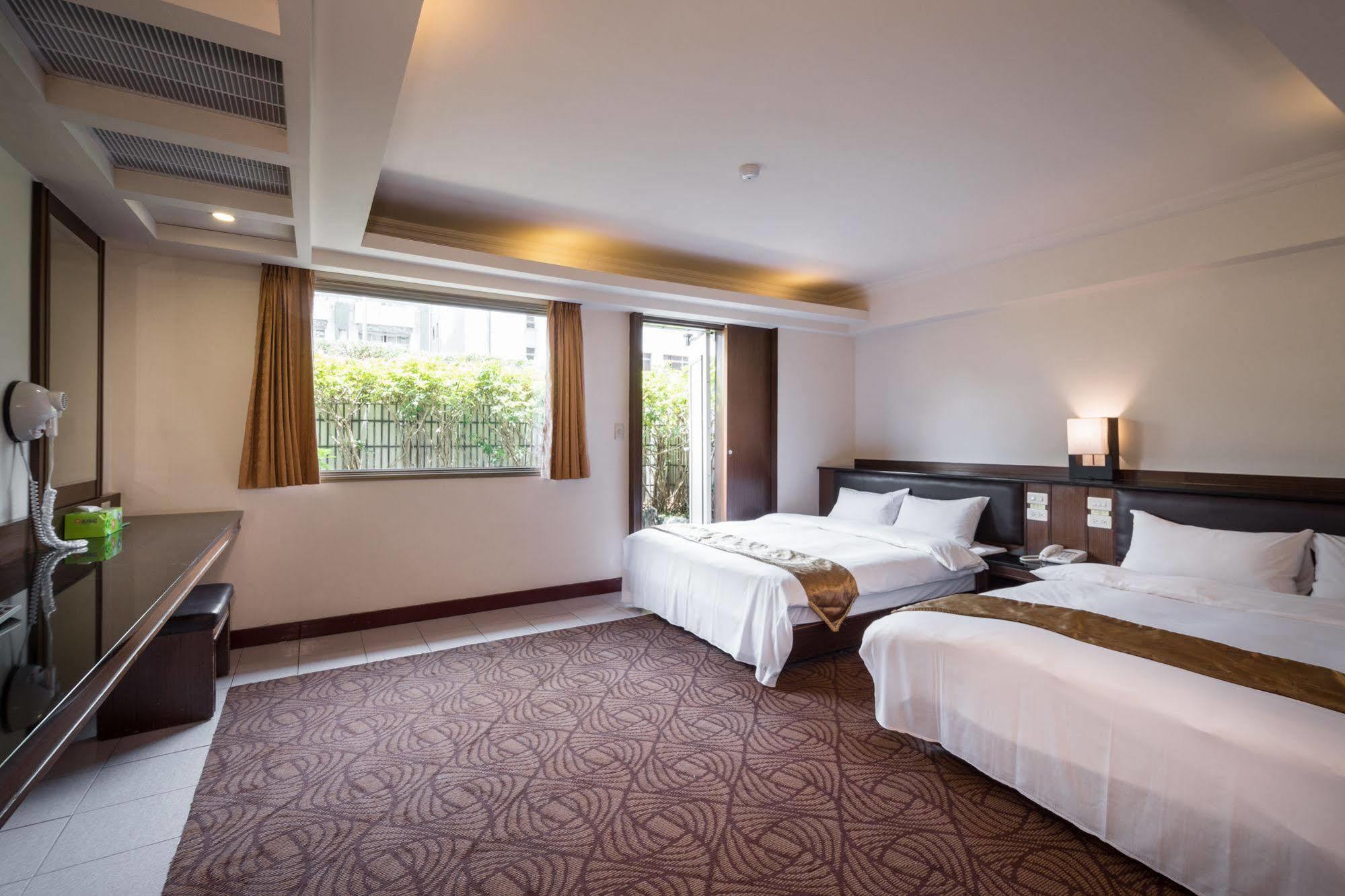The Enterpriser Hotel Taichung Exterior photo