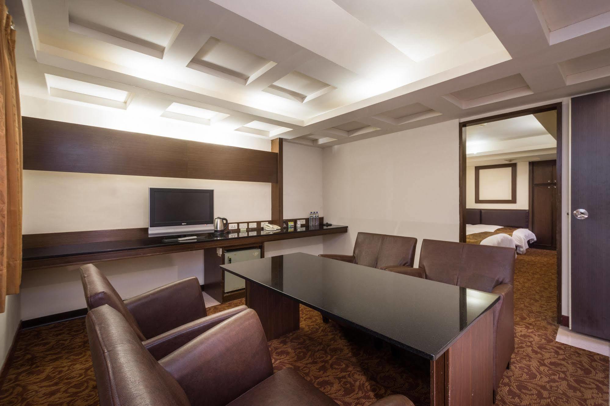 The Enterpriser Hotel Taichung Exterior photo