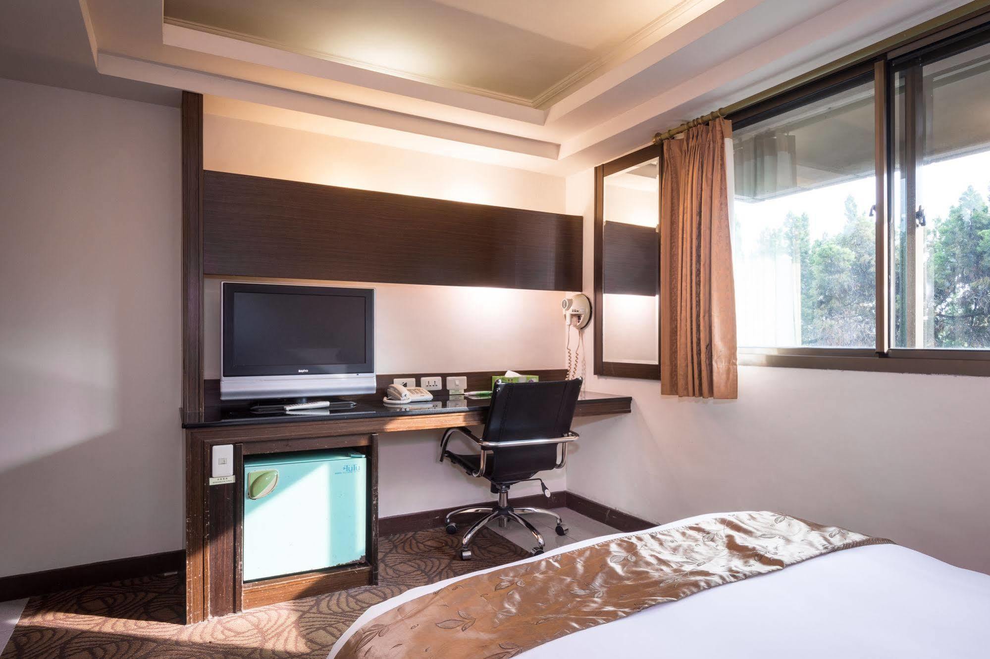 The Enterpriser Hotel Taichung Exterior photo